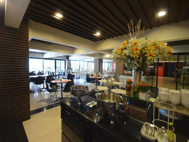 Solace At Srinakarin Hotel Bangkok Luaran gambar